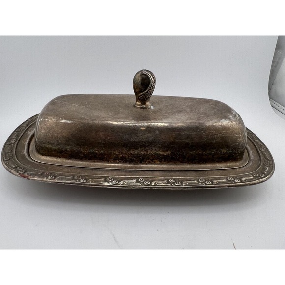 Vintage Meriden B. Company Tableware Antique Silver-Plated Butter Dish With Lid - Picture 1 of 9